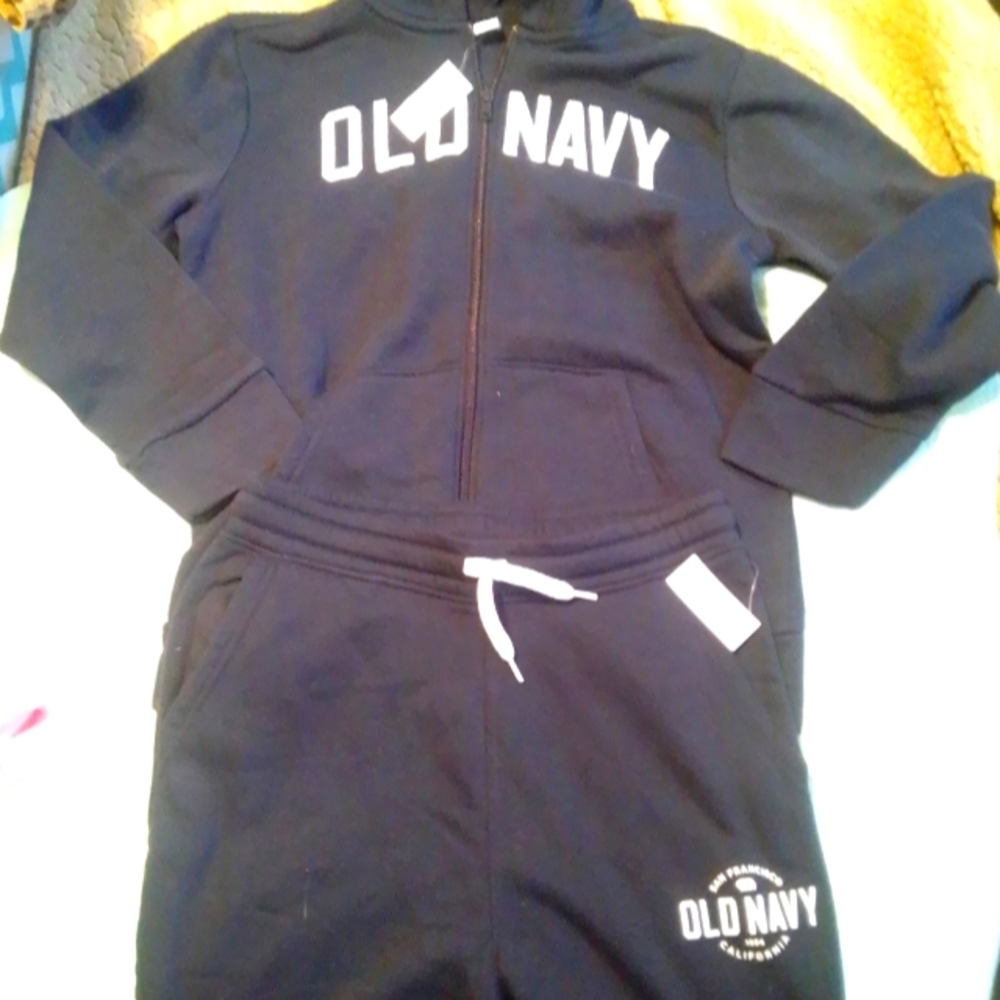 Brand new old navy jogger size small in juniors or even large in kids